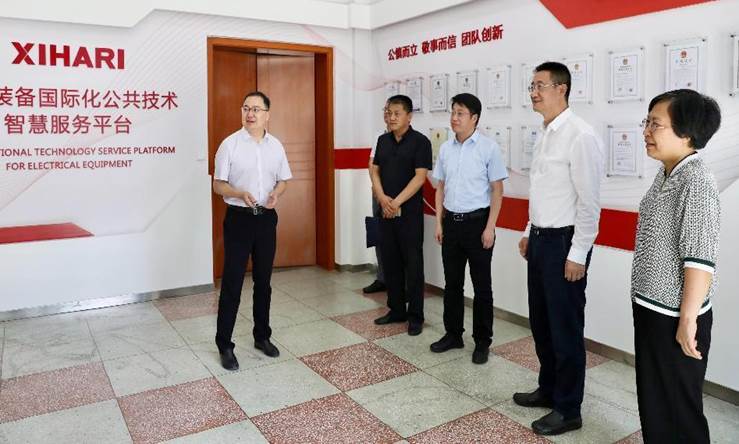 張小寧局長(zhǎng)在門(mén)廳